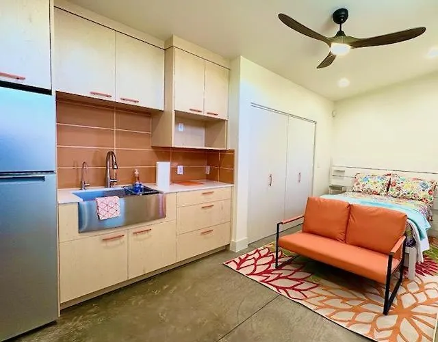 Tiny House Centrally Located In Great Neighborhood Phoenix